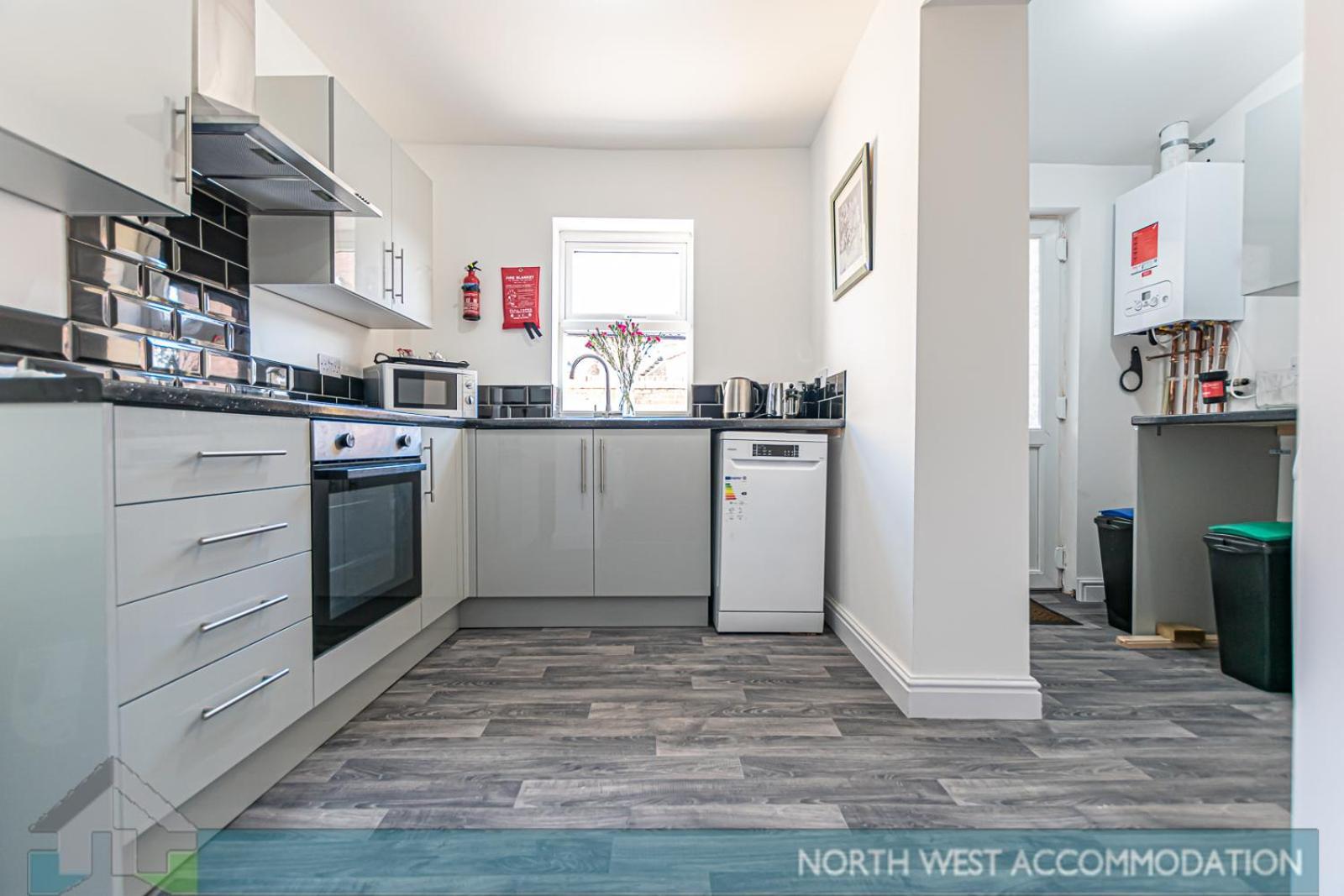 Wellfield Serviced Accommodation Warrington Exterior photo